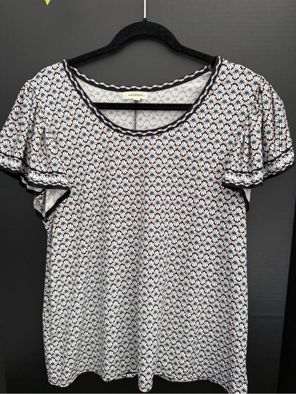 Max Studio White Geometric Floral Short Sleeve Blouse with Navy Trim
